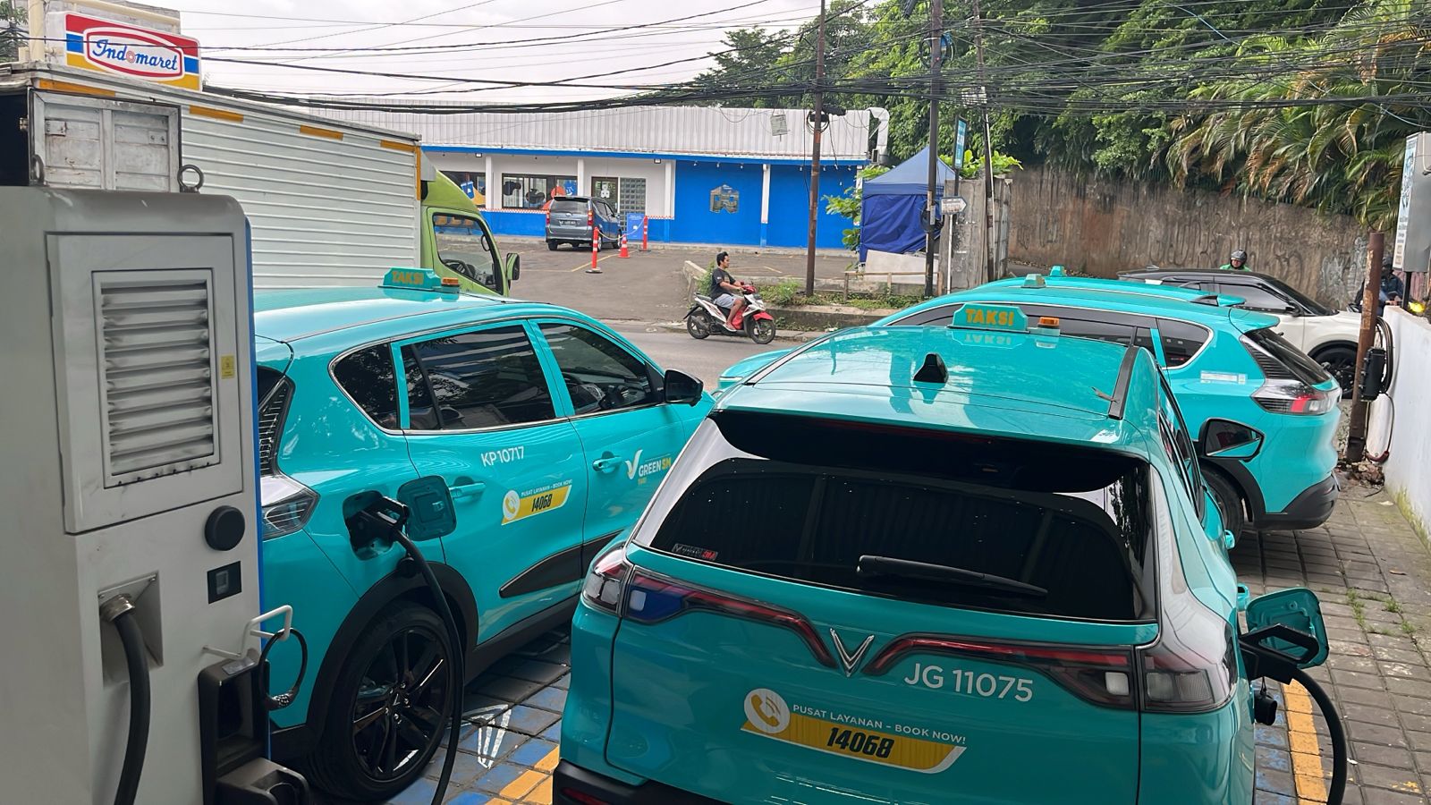 OKNUM DISHUB PANCORAN DIDUGA LAKUKAN PUNGLI, DEPOT TAKSI & PANGKALAN NGECAS GREEN SM TERPAKSA BAYAR — KEMBALI TERJADI HARI INI, SOPIR PROTES KERAS